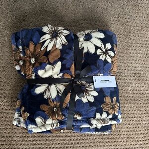 Vera Bradley Navy and Tan Floral Throw